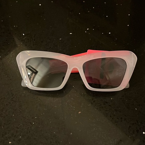 Accessories - Modern retro thick frame sunglasses NEW‎